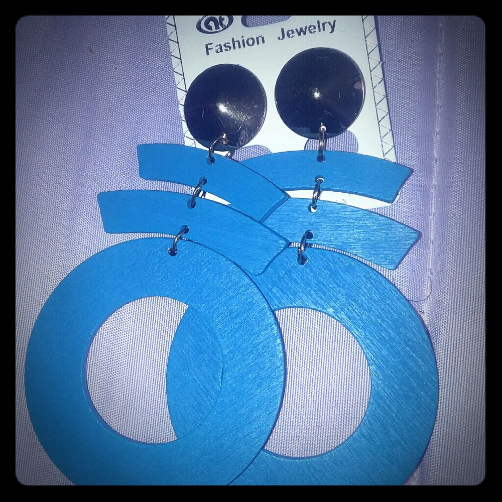 3/$15 NWT Blue Wooden Earrings